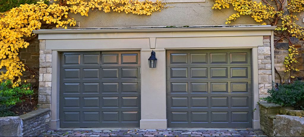 Detached_garage_doors